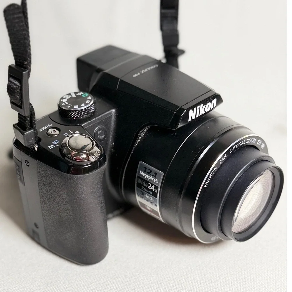 Nikon Coolpix P90 Digital Camera 12.1MP 24x Zoom Black Bundle with Lowepro Bag